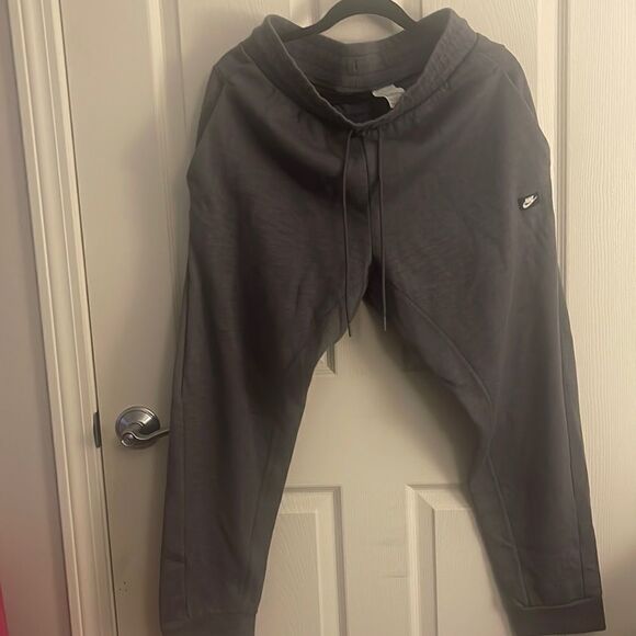 Nike gray sweatpants size large in like new condition - Picture 1 of 4